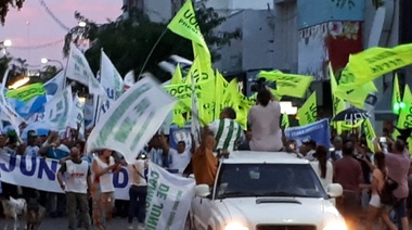 Organizaciones sociales, vecinos, jubilados y gremios marcharon contra el tarifazo