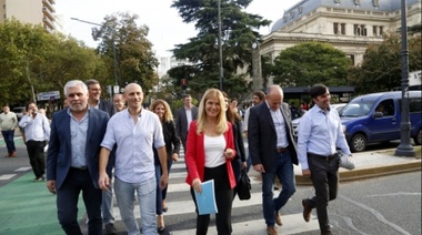 Intendentes peronistas le reclamaron a Vidal por fondos para paliar la crisis