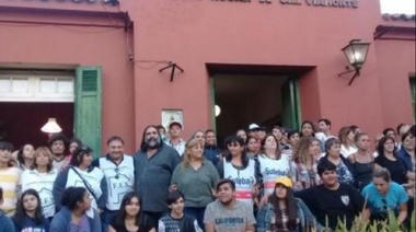 Docentes de Suteba marchan en Los Toldos cerca del acto al que está invitada Vidal