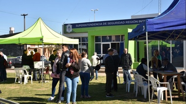 El gabinete municipal volvió a atender a los vecinos en un espacio público