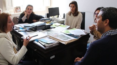 Funcionarios municipales recibieron a representantes de provincia por la urbanización de asentamientos