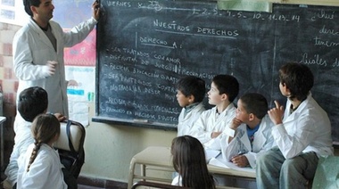 Docentes promueven firma de petitorio para exigir gatillo mensual