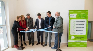 De La Torre acompañó a Petrecca en la inauguración del Registro Civil II