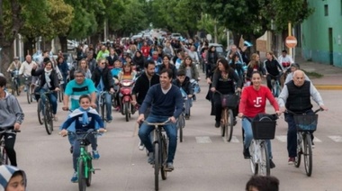 Flexas cerró la campaña con una bicicleteada y prometió "otros cuatro años más de crecimiento"