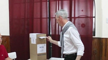 Meoni votó y aguardará los resultados en el búnker del FR