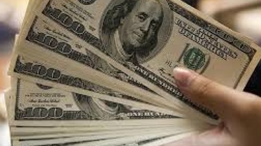 Dólar blue: el billete paralelo volvió a recalentarse y trepó los 67 pesos