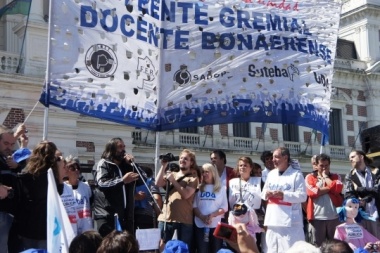 Docentes exigieron un "urgente" llamado a paritarias