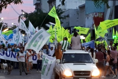 Organizaciones sociales, vecinos, jubilados y gremios marcharon contra el tarifazo
