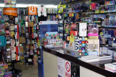 El municipio convocó a librerías de Junín para conformar una canasta básica escolar