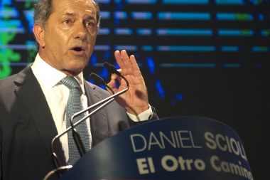 El ex gobernador Scioli se lanzó otra vez a la carrera presidencial