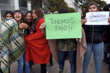 "Frazadazo" en Junín por falta de calefacción en algunas escuelas públicas