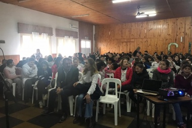 El Ciclo de Charlas sobre "Identidad Digital" llegó a Juan José Paso, Pehuajó