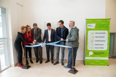 De La Torre acompañó a Petrecca en la inauguración del Registro Civil II