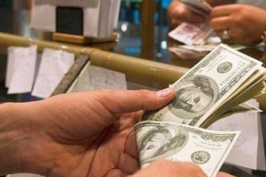 El dólar blue no se despegó de la cotización oficial pese al día del Bancario