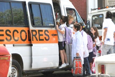 Transportistas escolares pararon este lunes y evalúan más medidas de fuerza