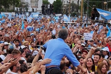 En su despedida, Macri prometió que será una "oposición constructiva"