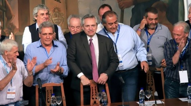 El Gobierno busca eliminar la “cláusula gatillo” para las paritarias de este año