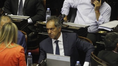 Tras el escándalo, Scioli renunció como diputado a la espera de su oficlialización