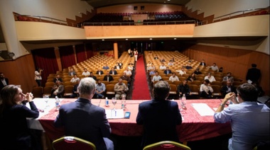 Kicillof con intendentes: “Tenemos que dar el ejemplo de solidaridad y responsabilidad”