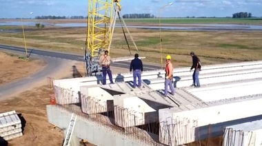 Petrecca celebró en las redes la vuelta de la obra