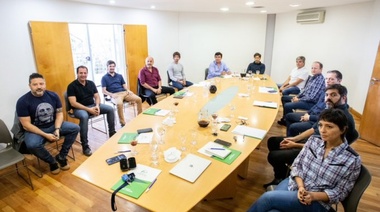 Kicillof se reunió con intendentes y dijo que con ellos se evaluará una cuarentena "segmentada"