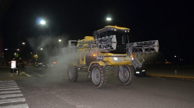 Continuidad del operativo de desinfección de las calles de la ciudad