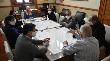 Reunión de gabinete para repasar gestión y estrategias de trabajo en medio de la emergencia