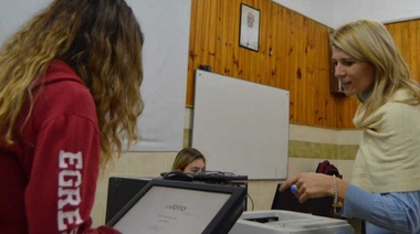 "Se está discutiendo la vuelta a las aulas, porque clases hubo siempre", aclaró Leiva