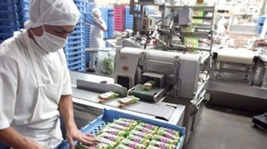 Afirman que la producción industrial en agosto cayó 5,2% interanual