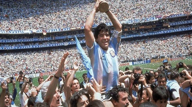 Zurro también decretó tres dias de duelo por la muerte de Maradona