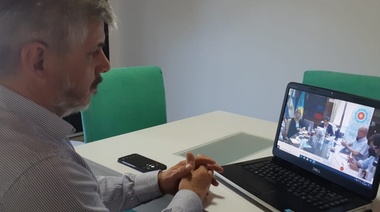 Kicillof se reunió con intendentes y les pidió "fortalecer los cuidados"