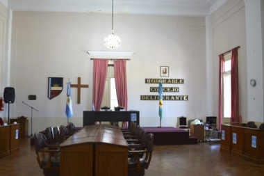 Oficialismo y oposición siguen enfrentados por los sueldos y el rol de los concejales