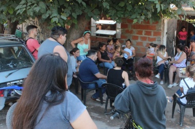 El Frente de Todos recorrió barrios informando sobre el alcance de la tarjeta alimentar