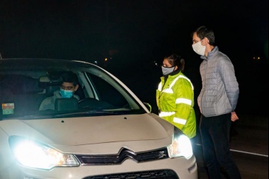 Petrecca estuvo en un puesto de control sanitario con los agentes municipales