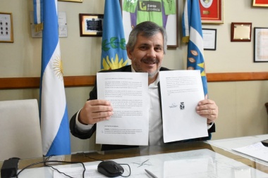 Intendentes firmaron convenio de asistencia con provincia y celebraron en las redes sociales