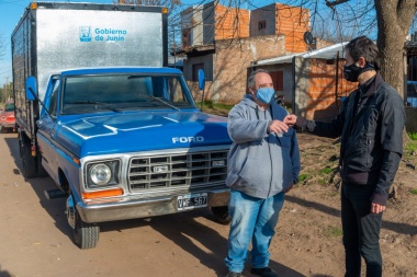 Petrecca entregó la camioneta reparada a Gastón Andriola