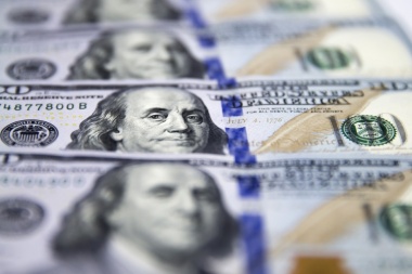 El dólar blue cotizó estable a $134 en la mayoría de los distritos y cayeron la Bolsa y bonos