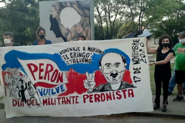 Pintada colectiva para conmemorar el día de la militancia peronista