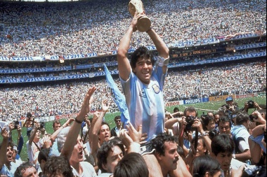 Zurro también decretó tres dias de duelo por la muerte de Maradona