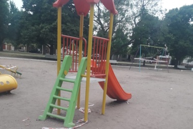 Tras anuncio de Barroso de cerrar juegos y espacios públicos vandalizan cintas restrictivas