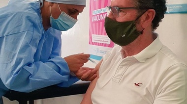 La oposición criticó la vacunación de Torchio: "no es grupo de riesgo ni esencial"