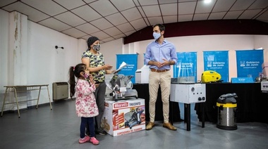 Petrecca citó a una emprendedora y el FdT recordó autoría del programa de microcréditos