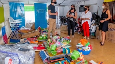 Petrecca entregó juegos, materiales didácticos y artículos de bazar a los jardines maternales municipales