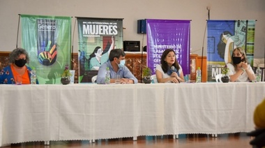 Estela Díaz estuvo en la cuarta sección respaldada por las mujeres del FdT