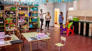 Petrecca en la vuelta a clases: visitó los jardines maternales municipales