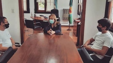 Revilla comenzó a mostrarse como referente radical de la cuarta y recibió a un diputado PRO