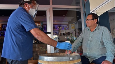 Gastronómicos de Chacabuco protestan en la puerta del municipio por las nuevas restricciones