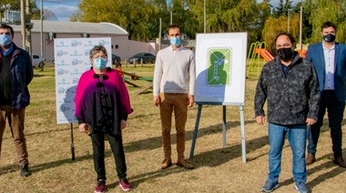 El Municipio firmó un convenio con el SEC y la Mutual Mercantil para la puesta en valor de la plaza del barrio José Hernández