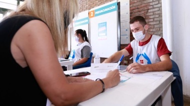 Arranca la “vacuna libre” para mayores de 50 años y embarazadas en la provincia