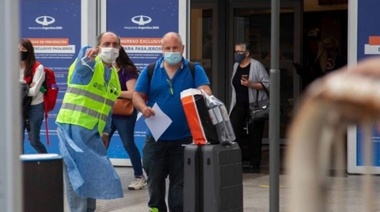 El Gobierno analiza flexibilizar el cupo de ingresantes al país